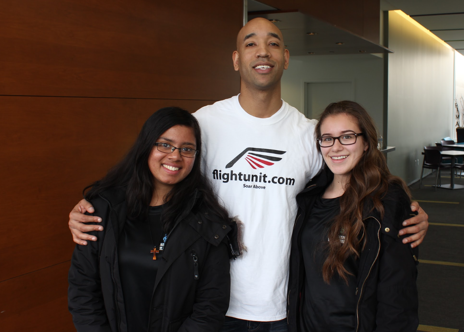 flightunit Elite mentor with two student participants